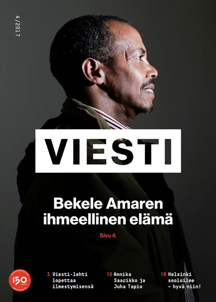 Lehden kansikuva: sivuprofiilikuva miehestä tummanharmaata taustaa vasten; keskellä valkoinen laatikko tekstillä "VIESTI" ja otsikkona "Bekele Amaren ihmeellinen elämä", pienempiä juttuviitteitä ja merkintä 4/2017 sekä pyöreä juhlalogo alakulmassa.