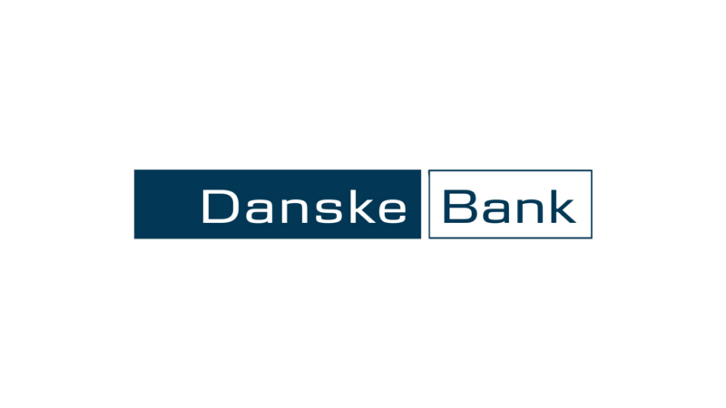 Danske Bankin logo, jossa sana "Danske" valkoisella tekstillä tummansinisellä taustalla ja sana "Bank" tummansinisellä tekstillä valkoisella taustalla.