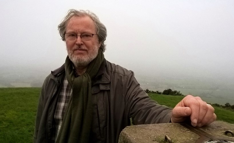 Professori Simon Keyes.