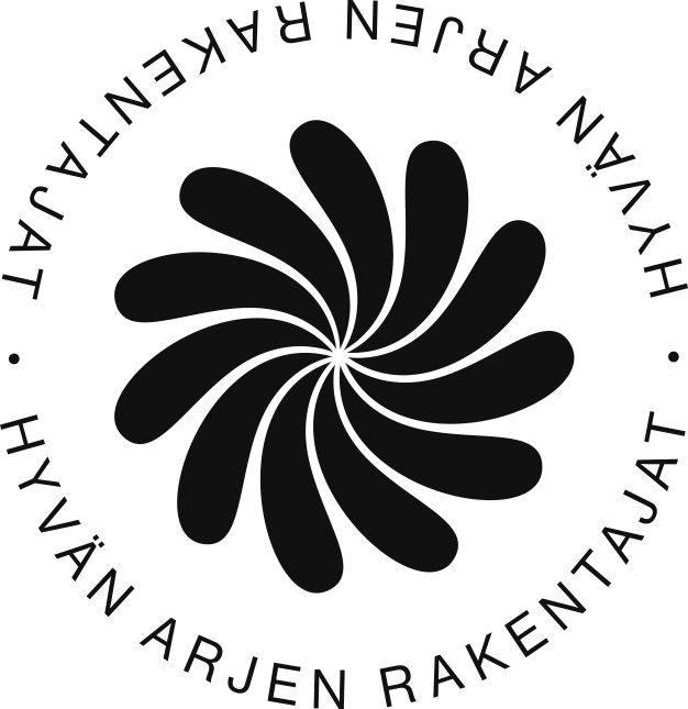 Hyvän arjen rakentajat -tekstin ympäröimä musta pyöreä logo, jossa keskellä abstrakti kukkaa tai pyörrettä muistuttava kuvio.