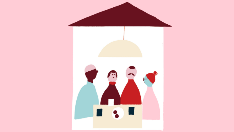 Piirretty kuva, jossa talonmuotoinen kehys ja katto, lampun valossa neljä eriväristä, tyyliteltyä ihmishahmoa kokoontuneena pöydän ympärille vaaleanpunaisella taustalla.